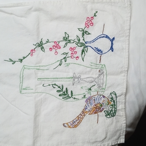 Embroidered table runner - Picture 2 of 7